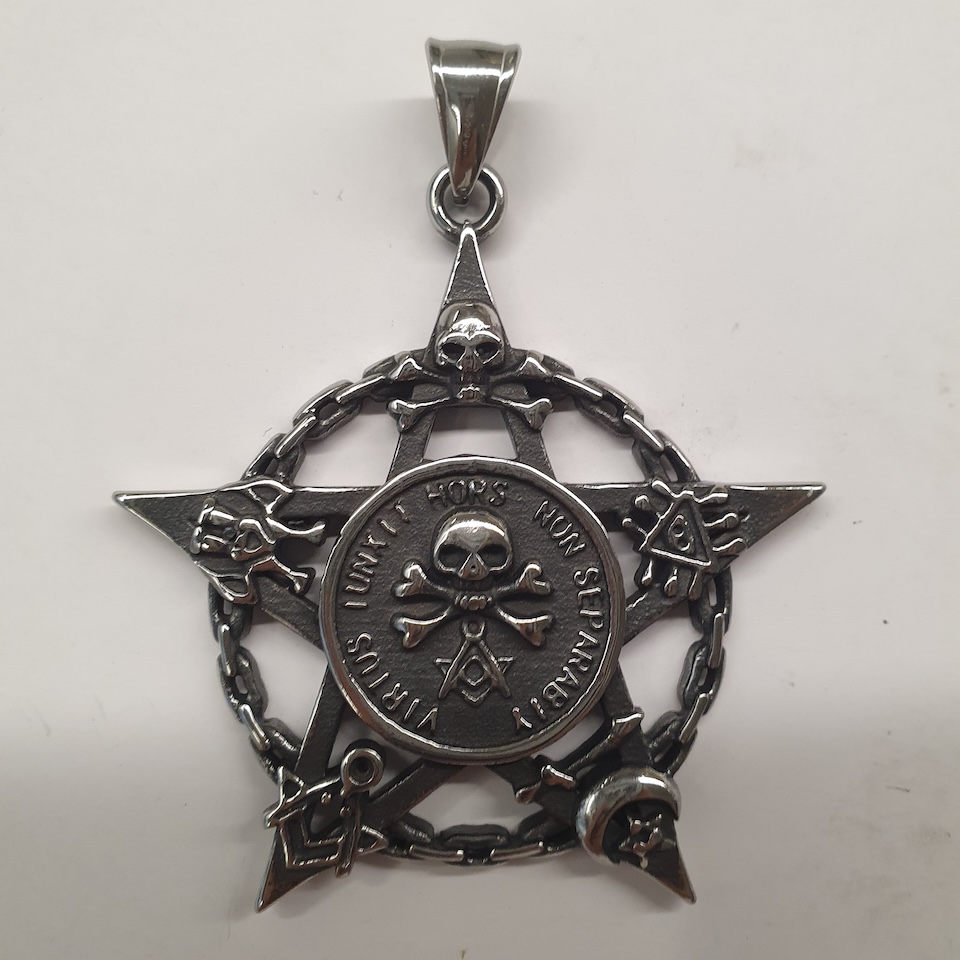 111456 Pentagram Skull pendant